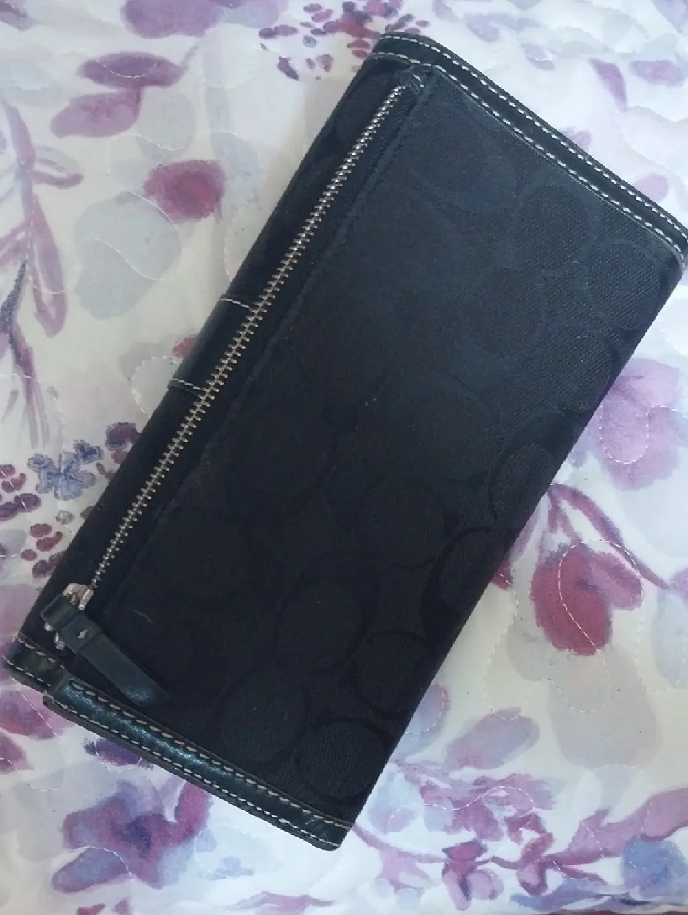 Coach Signature Checkbook Wallet. - Picture 2 of 3